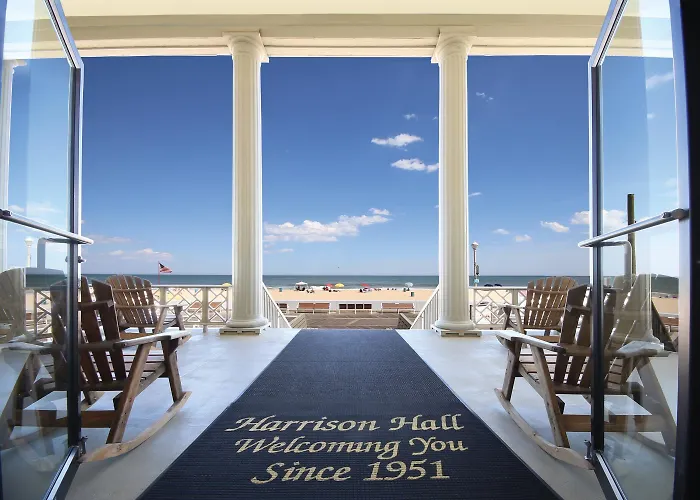 Hotel with view: Harrison Hall Hotel